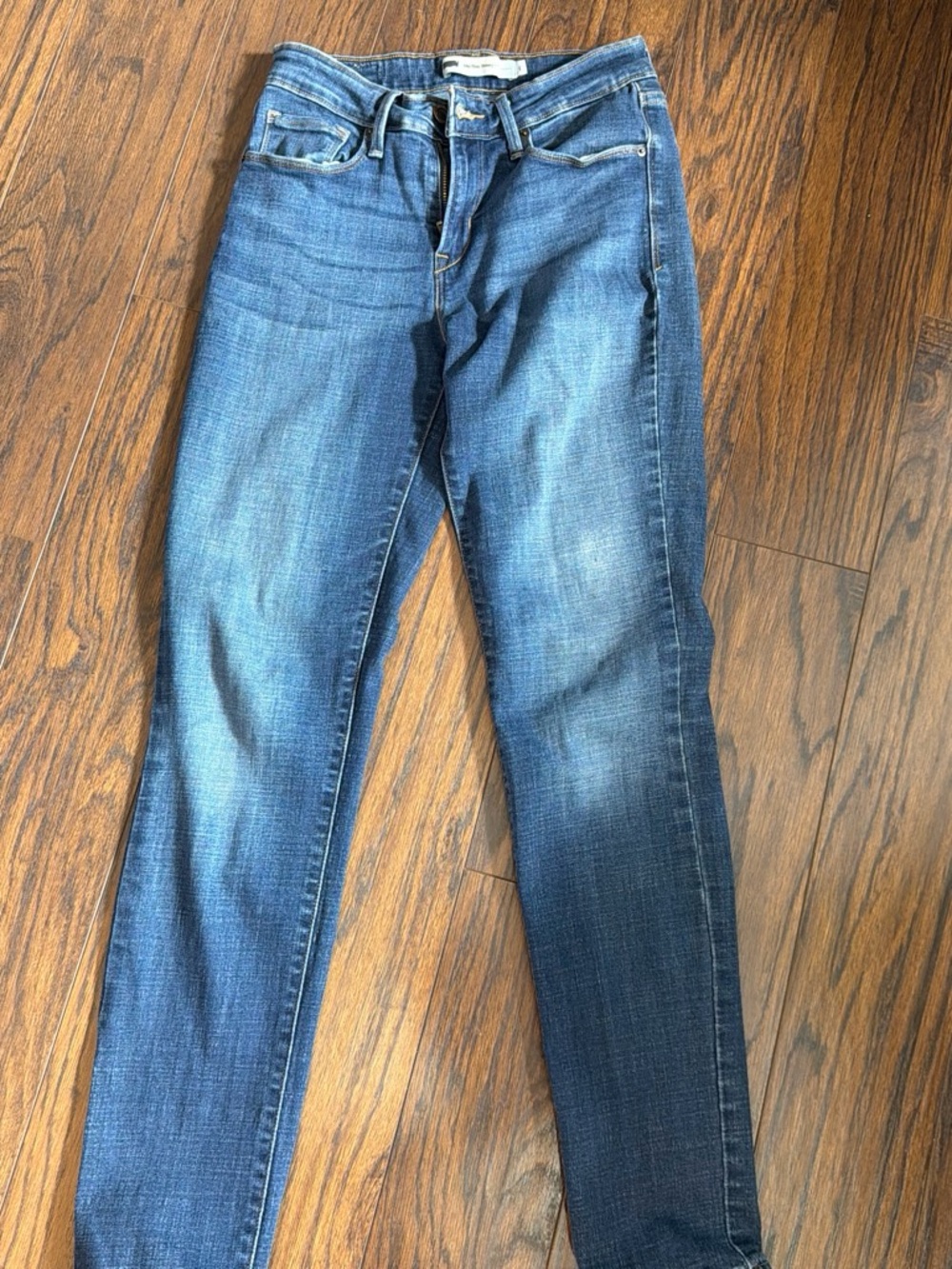 Levi’s Mid Rise Skinny Blue Jeans